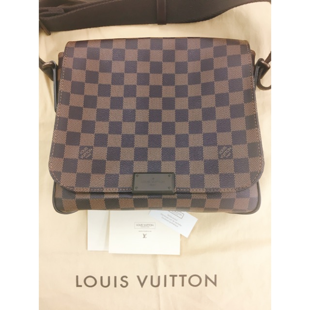 กระเป๋า Louis Vuitton District Pm Damier