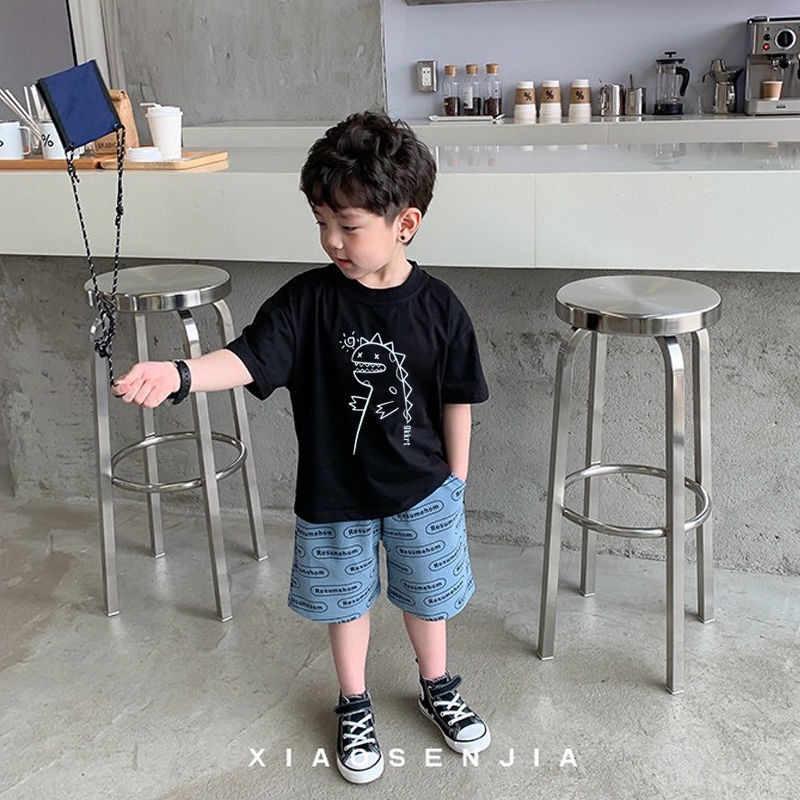 【จัดส่งฟรี】KFC-880201 เสื้อผ้าเด็กชายเด็กหญิง เสื้อยืดเด็กคอกลมแขนสั้น ลายไดโนเสาร์ DINO