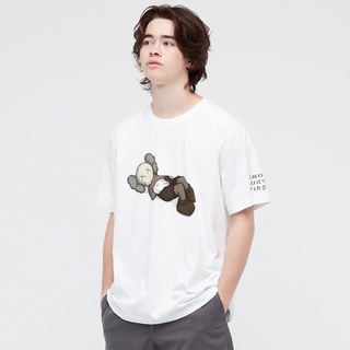 เสื้อยืดใหม่ 2022พร้อมส่ง Uniqlo เสื้อยืดคอกลมแขนสั้นพิมพ์ลาย Kaws สําหรับผู้ชาย / ผู้หญิง (Ut) 446311/446312L XL  XXL 3