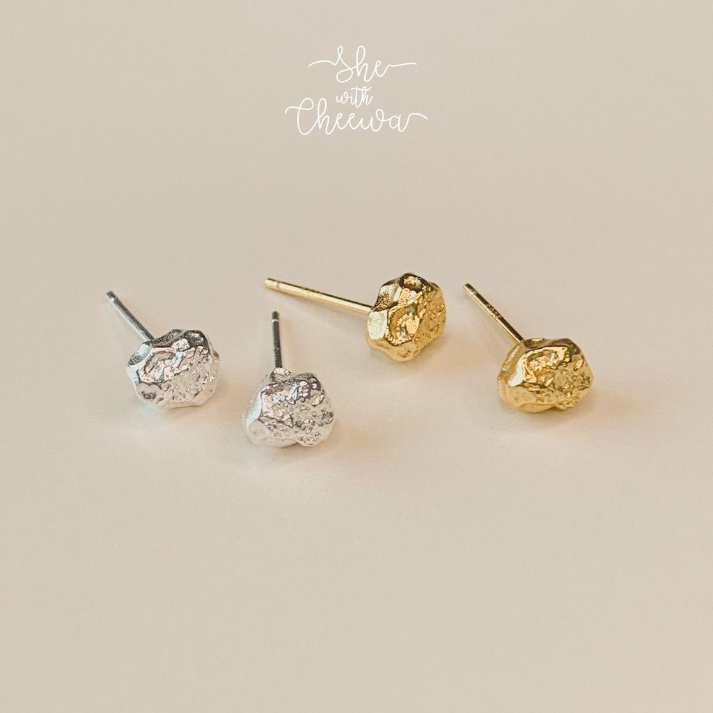 She with Cheewa | silver925 | stony earring ต่างหูเงินแท้ มินิมอล รูปก้อนหินสุดน่ารักก