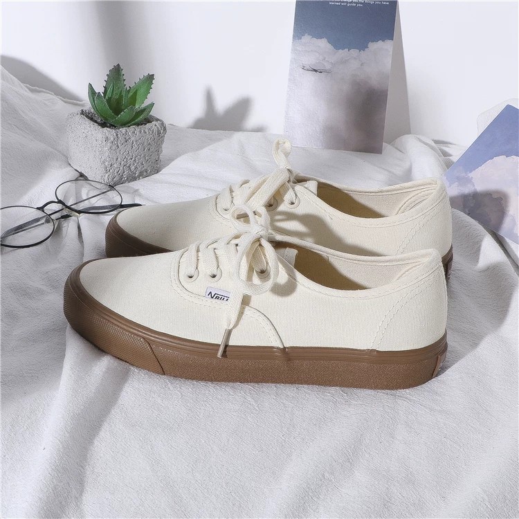 "พร้อมส่ง" [size:35-44]  รองเท้าผ้าใบสีครีมพื้นน้ำตาล แนวสตรีท วินเทจ