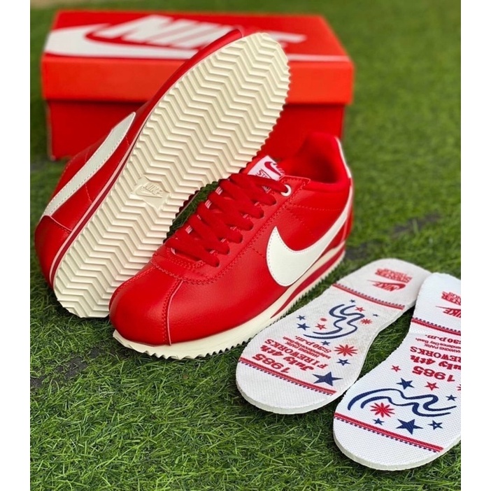รองเท้าผ้าใบ ไนกี้สีแดง july 4th Fire Works