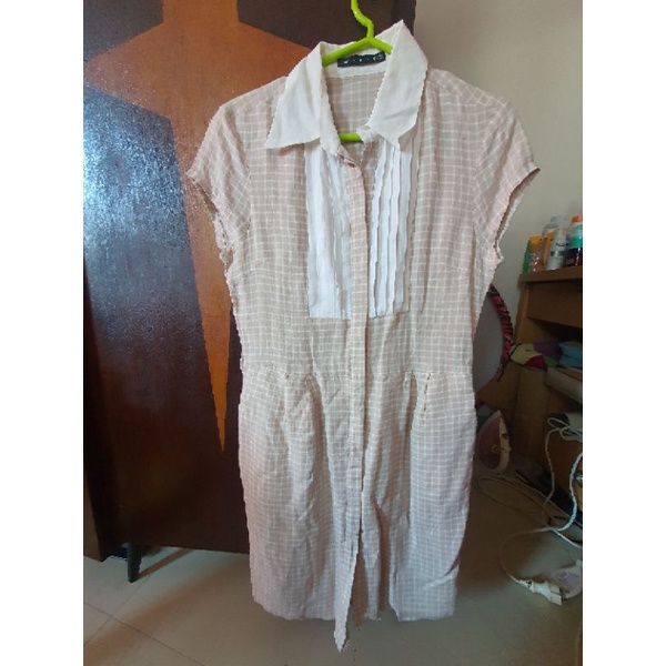 เดรสแบรนด์ WBC สีน้ำตาลอ่อน คอปก มือสอง