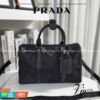 PRADA TRAVEL BAG **ทรงหมอนในตำนาน จะใช้อีกกี่ปีทรงนี้ก็ยังฮิตตลอดคะ กระเป๋าทรงหมอนลายตาราง