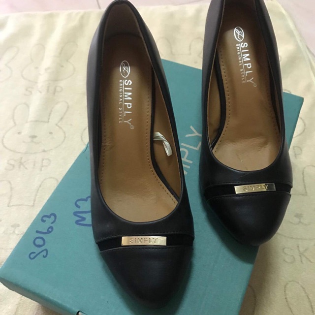 Taywin คัชชูสีดำ