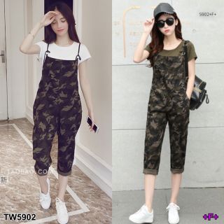 TW5902 Set 2 ชิ้น เสื้อยืดผ้าคอตตอนสีพื้น มาคู่กับเอี๊ยมกางเกงขายาวลายพรางทหาร