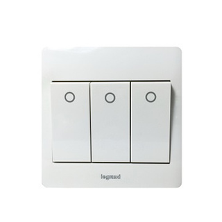 ว๊าว🍟 BTICINO ชุดสวิตซ์ทางเดียว 3ช่อง รุ่น P50104 สีขาว Switches &amp; Receptacles
