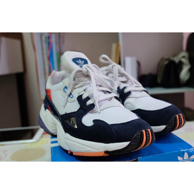 Adidas falconมือสอง