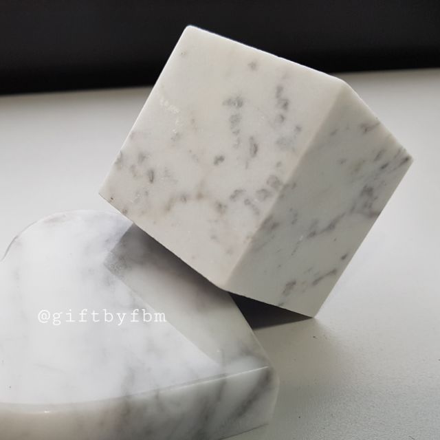 หินอ่อน สีขาว minimal cubestone 5×5×5 cm.