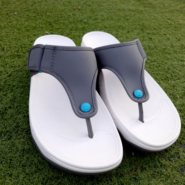 Fitflop Trakk II เทาขาว