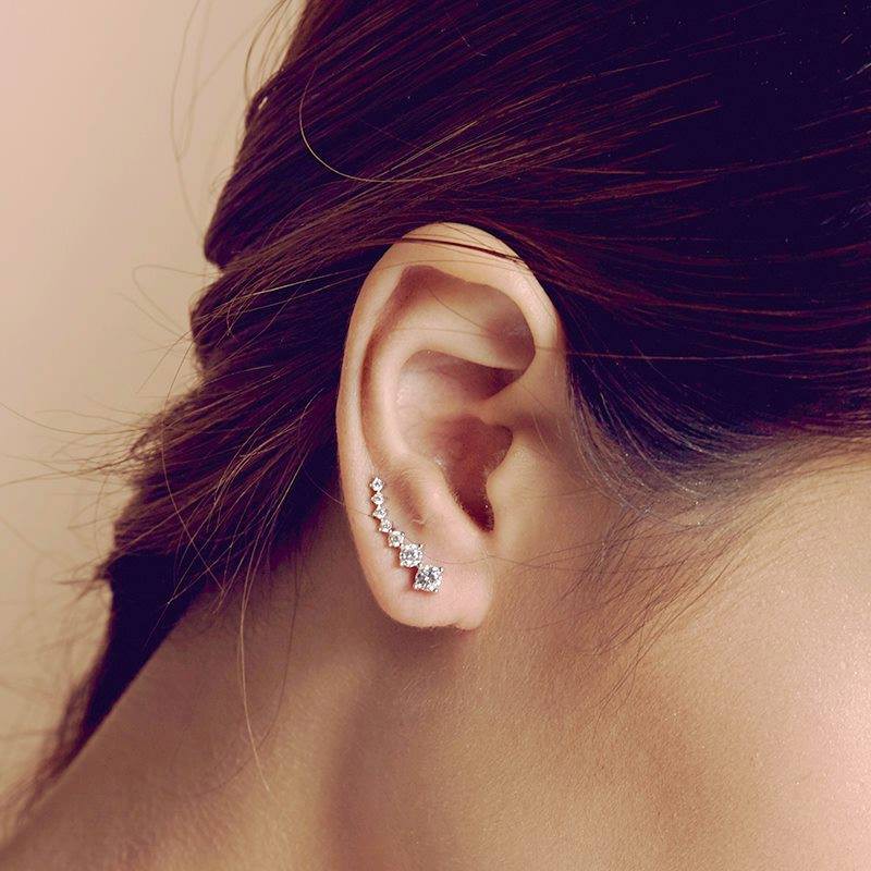 Step earrings ต่างหูเงินแท้ ชุบทองคำขาว ประดับเพชรสวิตน้ำ100 แบรนด์ Dusadee Jewelry