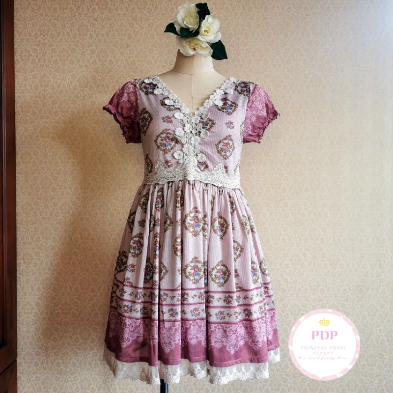 Axes Femme เดรสสีชมพูกลีบบัว