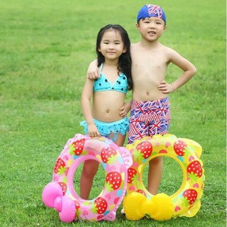 ห่วงยางสตอเบอรี่มีโบว์ ( 70 CM)
