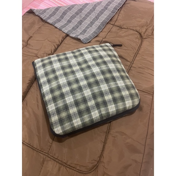 หมอนผ้าห่มลายสก๊อต ซื้อจาก flynow outlet