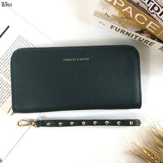 กระเป๋าสตางค์ CHARLES &amp; KEITH Long Wristlet Wallet