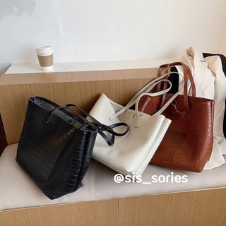 Lyla Bag กระเป๋าสะพายไหล่ เรียบหรู หนังลายจรเข้