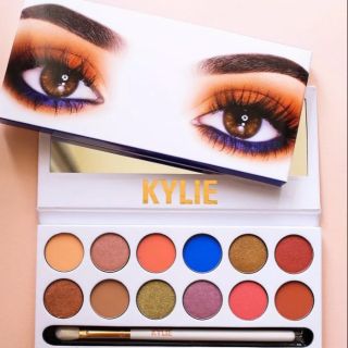 kylie royal peach eyeshadow