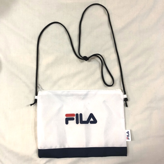 กระเป๋าคาดอก Fila