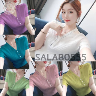 SALABO(พร้อมส่ง)💐พร้อมส่ง 7สี💐  เสื้อไหมพรมคอวี เเต่งกระดุมหน้า สีพื้น จั๊มแขน-เอว น่ารัก💐  #A048