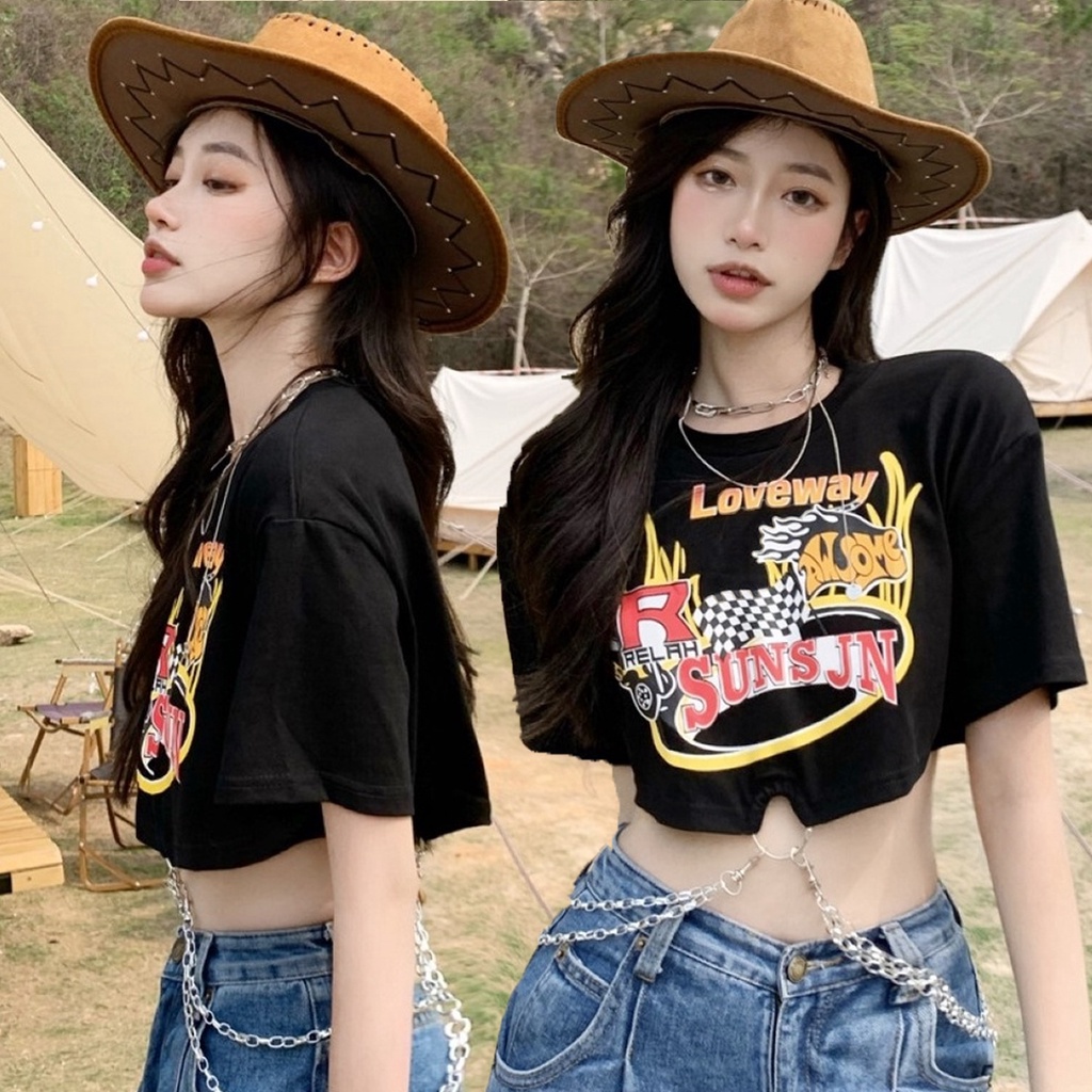 ส่งไว สต็อกไทย เสื้อยืดทรงครอป สีดำสกรีนลาย SUN JN มีโซ่ร้อยชายเสื้อ