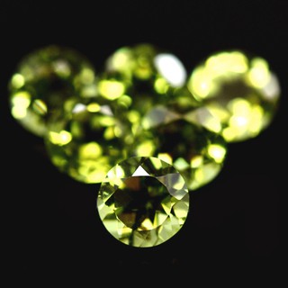 พลอยเพอริโดแท้ (Peridot) 4.55 กะรัต 12 ชิ้น  4.5 มิล (12739)