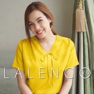 เสื้อสีเหลืองใส่ทำงาน