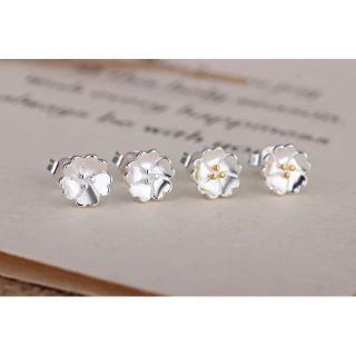 ต่างหูซากุระ • Sakura Earrings