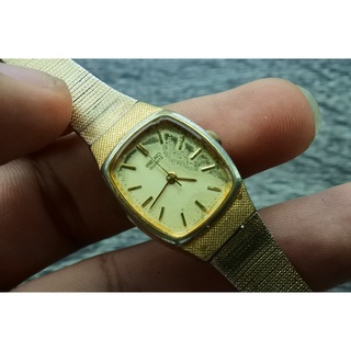 นาฬิกา Vintage มือสองญี่ปุ่น SEIKO ระบบ Quartz ผู้หญิง ทรงกลม กรอบเงิน หน้าทอง หน้าปัด 35mm