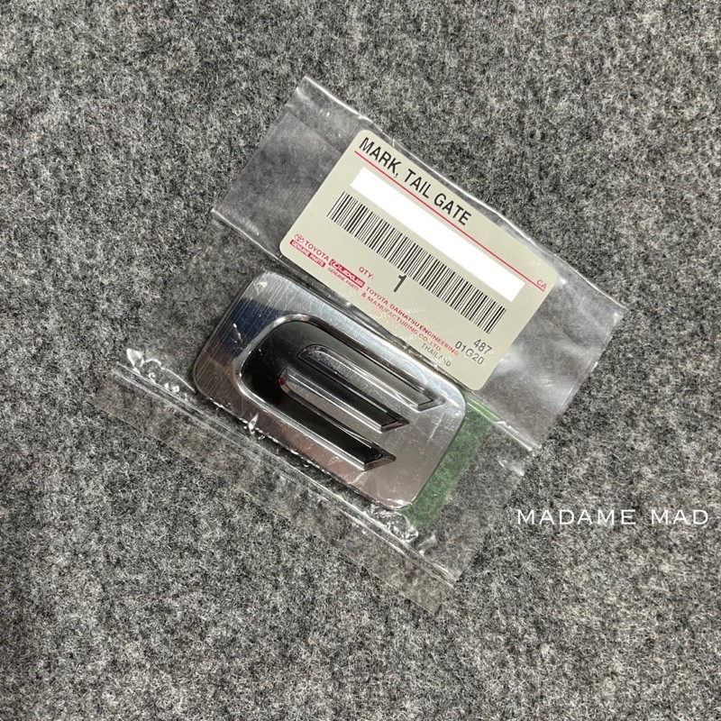 แท้ศูนย์ 💯% โลโก้ E Vigo, Revo, Fortuner ขนาด 6.6x3.7cm (CI-75459-0K031)