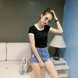 เสื้อยืด.  คอกลอม แต่ขอบแขน คอ น่ารัก ขนาดอก 34-38.