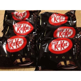 Kit Kat คิทแคทรสดาร์คช็อกโกแลต 135 กรัม (12 ซองเล็ก)