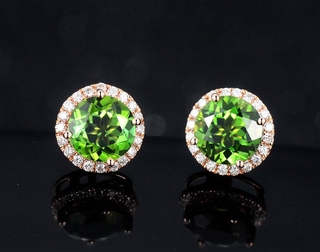 TANITTgems ต่างหูพลอยPeridotแท้สีเขียวล้อมเพชรสวิสน้ำงามสวยหรู