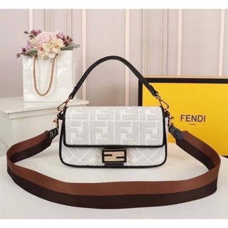 fendi พร้อมส่ง 2200บาท