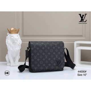 กระเป๋าทำงานสะพายข้างผู้ชาย Louis vuitton จุของได้เยอะ SIZE  10"