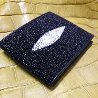 กระเป๋าสตางค์ปลากระเบนแท้สีดำ stingray bifold wallet Black