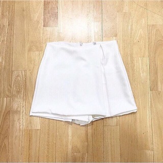 Irregular shorts (white)💛