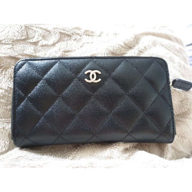 Chanel Classic Zip Wallet Small-Medium Size. | Shopee Thailand