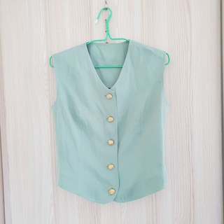 ล้นตู้ เสื้อแขนกุดกระดุมทอง