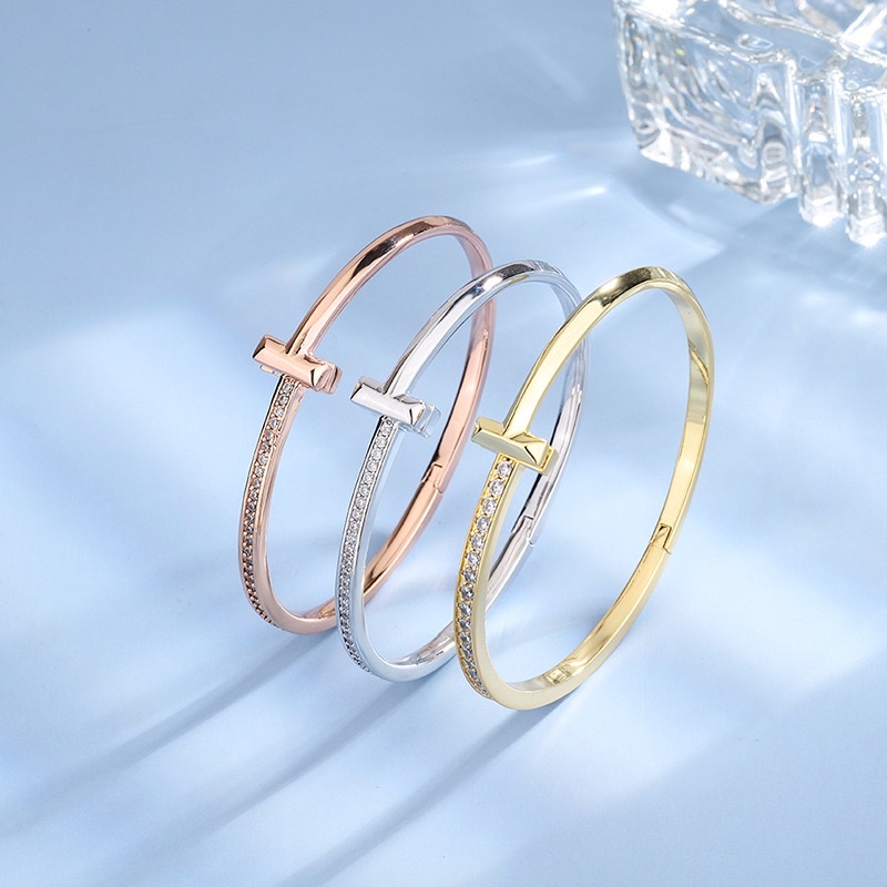 พร้อมส่งที่ไทย กำไล Tเพชร หญิงข้อมือ งานเพชร หัวT สแตนเลส – โปรปัง