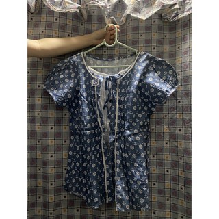 เสื้อแขนตุ๊กตาด้านในสีขาว ด้านนอกสีน้ำเงินหม่นเป็นชิ้นเดียวกัน