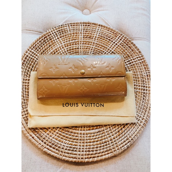 พร้อมส่งแท้💯 Louis Vuitton  LV Monogram Vernis Sarah Walletกระเป๋าสตางค์หลุยส์มือ2