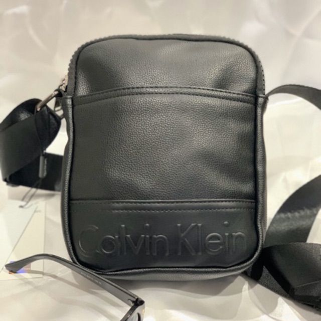 Clavin Klein Men Bag สะพายข้างชาย สีดำ หนังนิ่ม