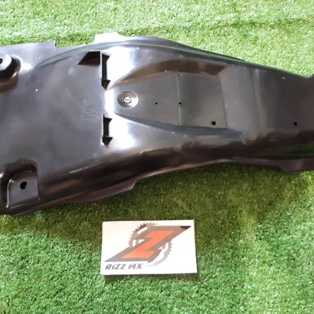 บังโคลนใต้วง Gordon klx 150 ดั้งเดิม ยี่ห้อ Gordon