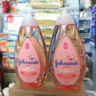 Johnsons Peach Bath 750 ml มีส่วนผสมของมอยส์เจอร์ไรเซอร์เข้มข้น