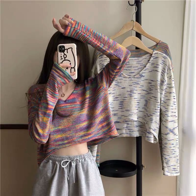 Grace_chili 0767 เสื้อถักไหมพรม เสื้อแขนยาว คอวี ตัวสั้น สีเรนโบว์ เนื้อผ้าไหมพรม