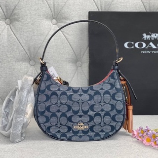 🎀 (สด-ผ่อน) กระเป๋าลายซีดินิม 8 นิ้ว C8163 Coach Kleo Hobo In Signature Chambray