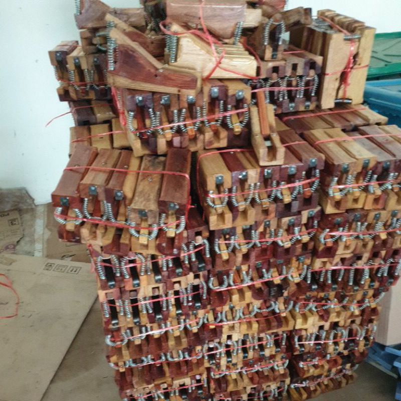 กบเหลาตอกหรือขูดตอกที่เอาไม้ไผ่มาทำตอกมัดข้าว ผลิตตอกได้เร็วได้ไวใช้งานได้ดีมากคมมากเปิดคมพร้อมใช้งาน