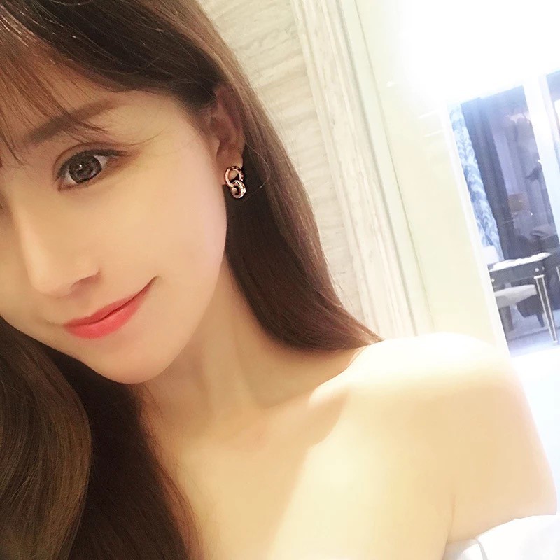 ต่างหูสตั๊ด เหล็กไทเทเนียม ประดับเพชรคู่ รูปเลขโรมัน เข้ากับทุกการแต่งกาย แฟชั่นสไตล์เกาหลี และญี่ปุ่น