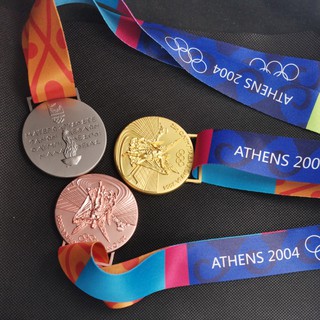 เหรียญกษาปณ์ที่ระลึก Athens 2004 โอลิมปิก สีทอง สีเงิน และสีบรอนซ์ พร้อมริบบิ้น ของที่ระลึก ของสะสม