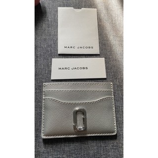 marc jacobs card holder สีเงิน ที่ใส่บัตรสีเงิน สวยมาก สีหายากมากค่ะ พร้อมส่ง 2 อันค่ะ📌